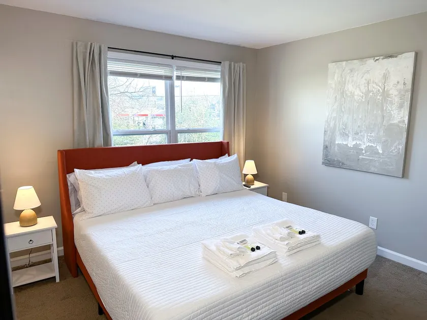 Turkey Creek Townhouse, Close to Shopping & Food - Image 1