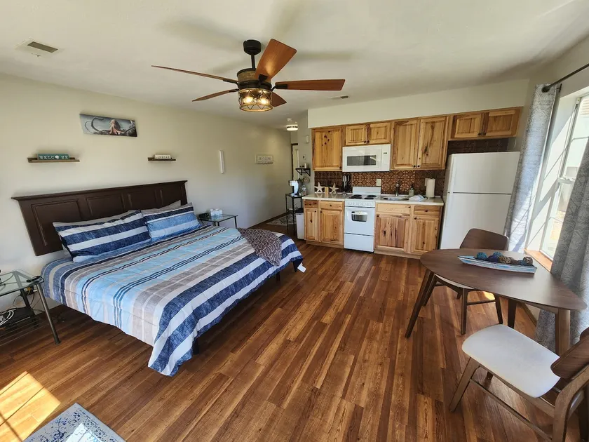 Step-Free Studio: King Bed & Peaceful Escape - Image 1