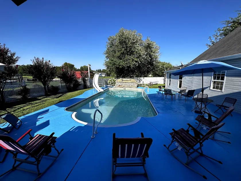 Tennessee Salt Water Pool House - Image 1