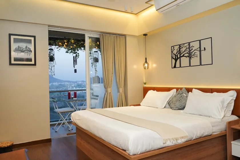 The Manor-Elegant Suite City skyline View - Image 1