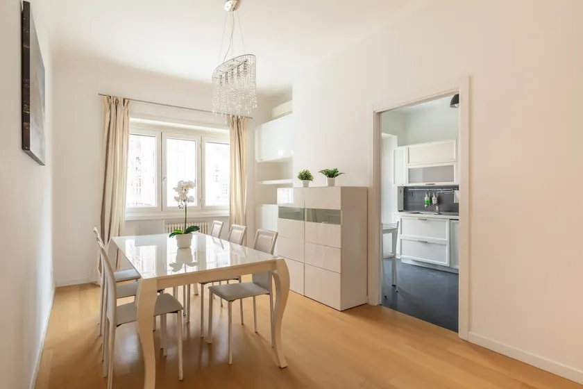 Spacious Flat · Bathtub · Metro at the Door - Image 1