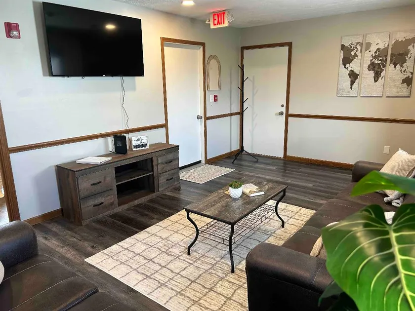 Cozy Upstairs Apartment - Image 1
