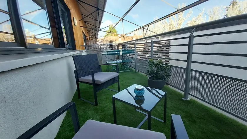 Apartment with air conditioning and terrace 11 m2 hyper-centre - Image 1