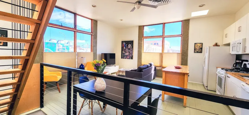 Chill Urban 2 story loft w/ DT Vibes - Image 1