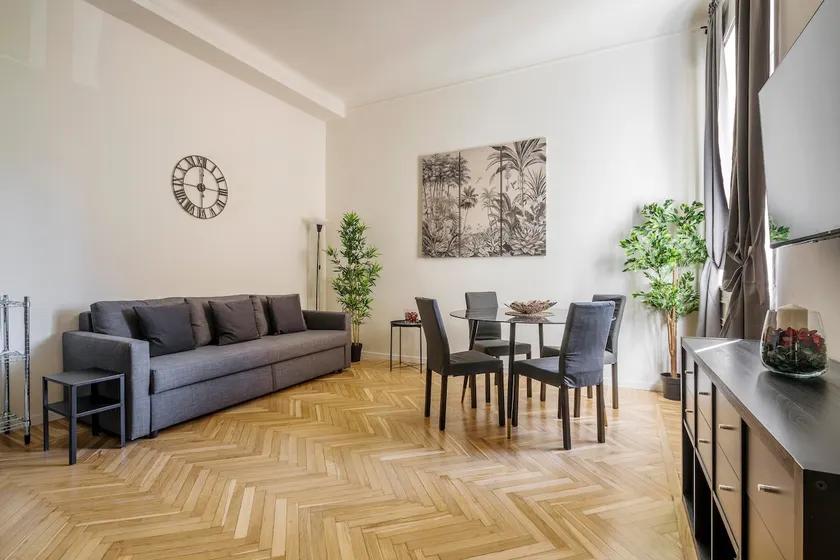 Exclusive 2 bedrooms apartment near Duomo - Image 1