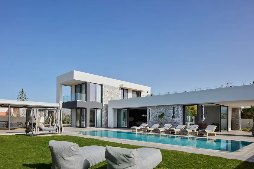 850m to Beach · Pickleball Court by etouri - Image 1