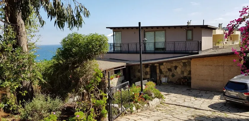 House with a prime ocean view! - Image 1
