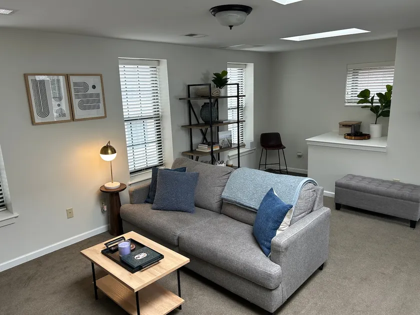 Bright and Beautiful 2 Bedroom Apt. in Rochester! - Image 1