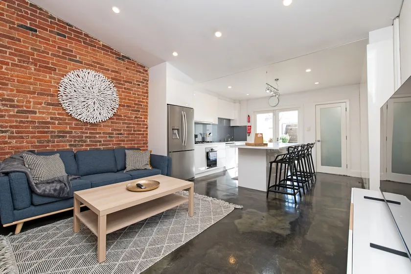 Lovely and Spacious 2-bedroom home in Norwood - Image 1