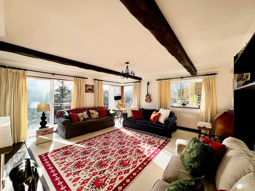 Eclectic Hilltop House - Panoramic Views of the South Downs - Image 1