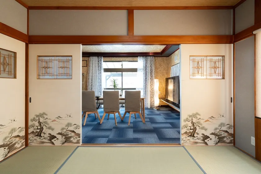 A spacious 155 ㎡ house! Indoor playroom for children and dogs/BBQ on the wooden deck/Free parking - Image 1