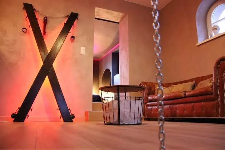 Secrets of the Castle - Love Room & Spa - Image 1