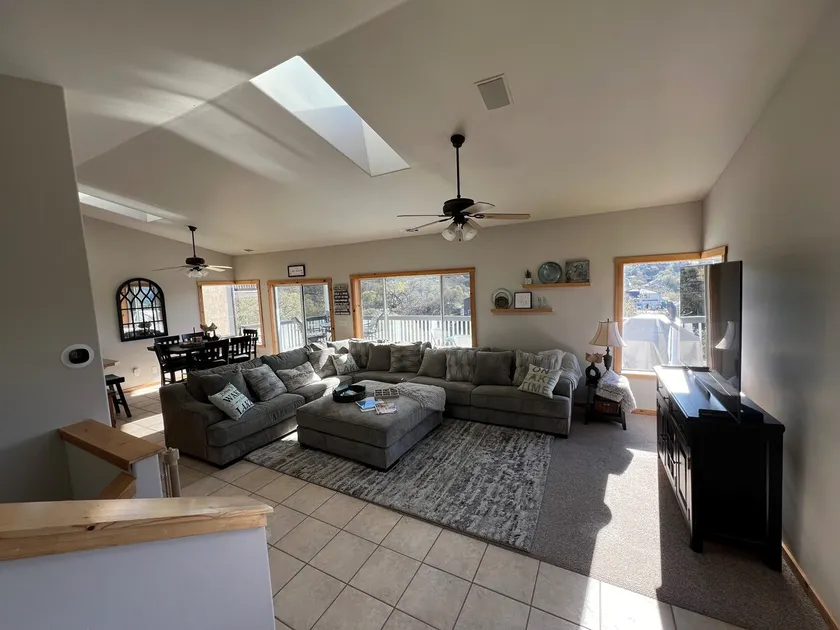 Wadsy's Lake House - Image 1