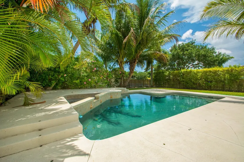 Lakefront Home w/private pool + kayak + fishing - Image 1
