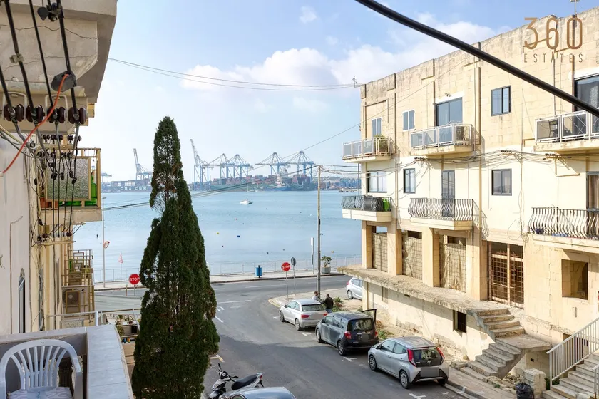Charming 3BR Apt with Breathtaking Sea Views by 360 Estates - Image 1