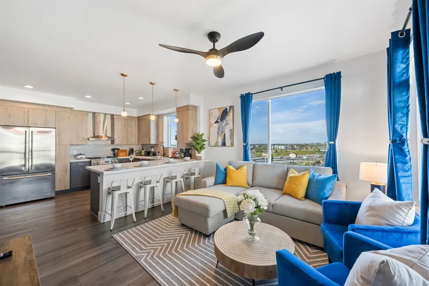 3BR Penthouse, Pool, Spa, Gym, Gameroom, & Parking - Image 1