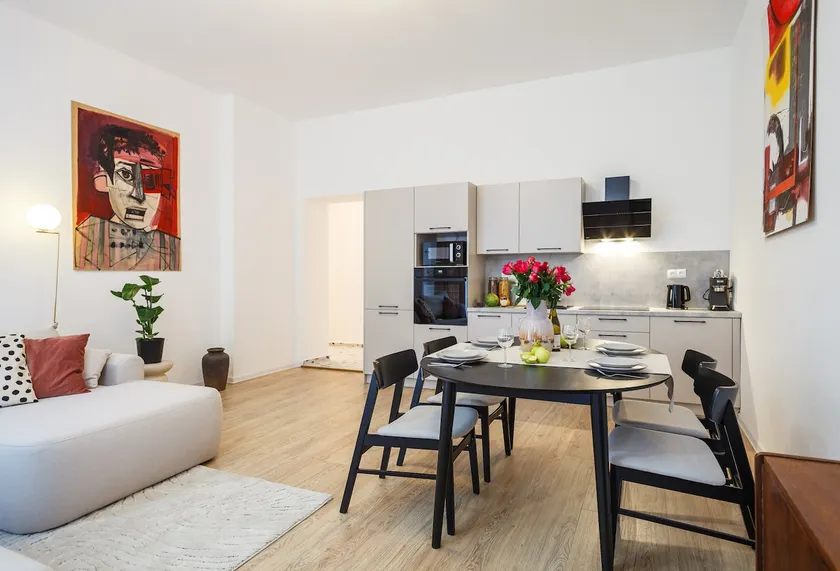 Serene Haven: 3BR Apt with Light Tones and Artwork - Image 1