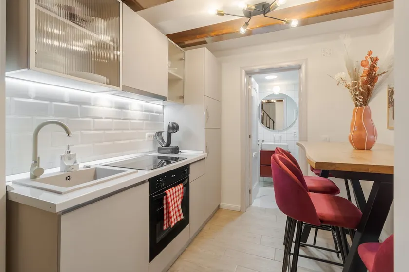 Ultra-Central Elegant Apartment - Image 1