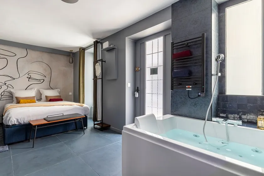 Opéra, Grand Boulevard 9th: suite with jacuzzi - Image 1
