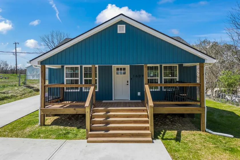 Quaint & Charming Knoxville Cottage - Image 1