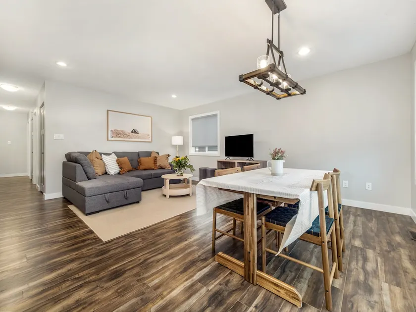 Henderson Lake&Exhibition 4 bed - Image 1