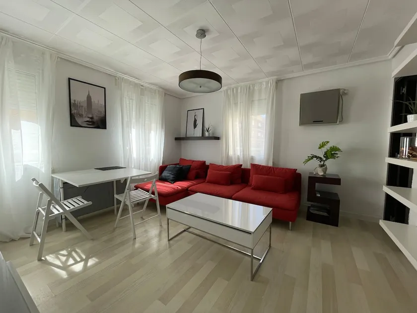 Comfortable central apartment, terrace and 3 bedrooms. - Image 1