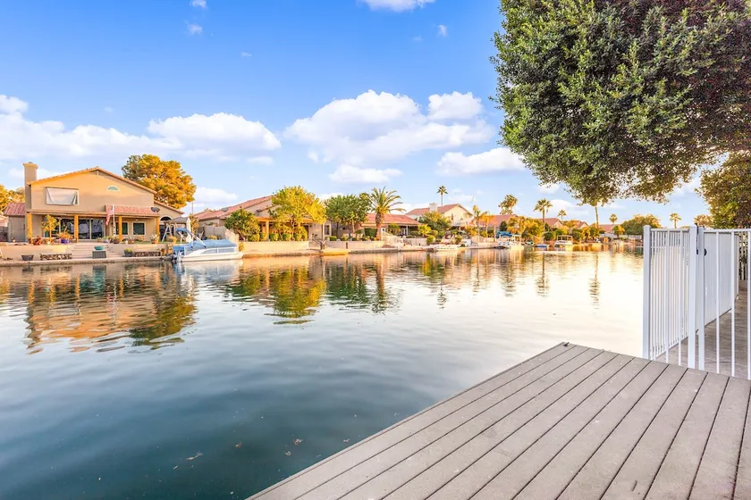 Waterfront getaway in Arizona - Image 1