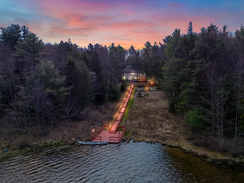 Lakefront living at it's finest! - Image 1