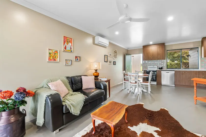 Hawkview Rest Guest House - Image 1