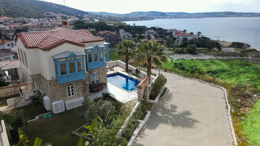 Beach front original stone mansion - Image 1