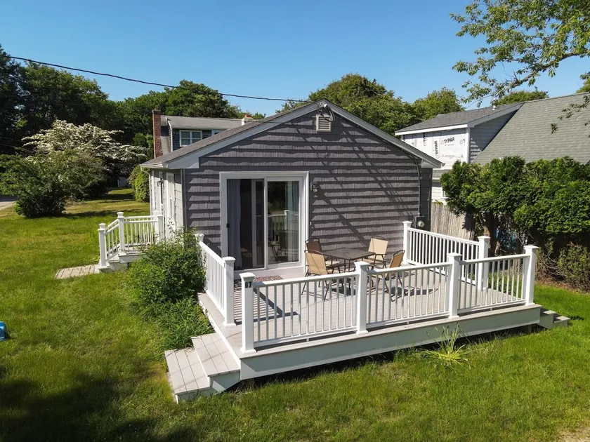 Charming 2 Bedroom Green Hill Beach Cottage - Image 1