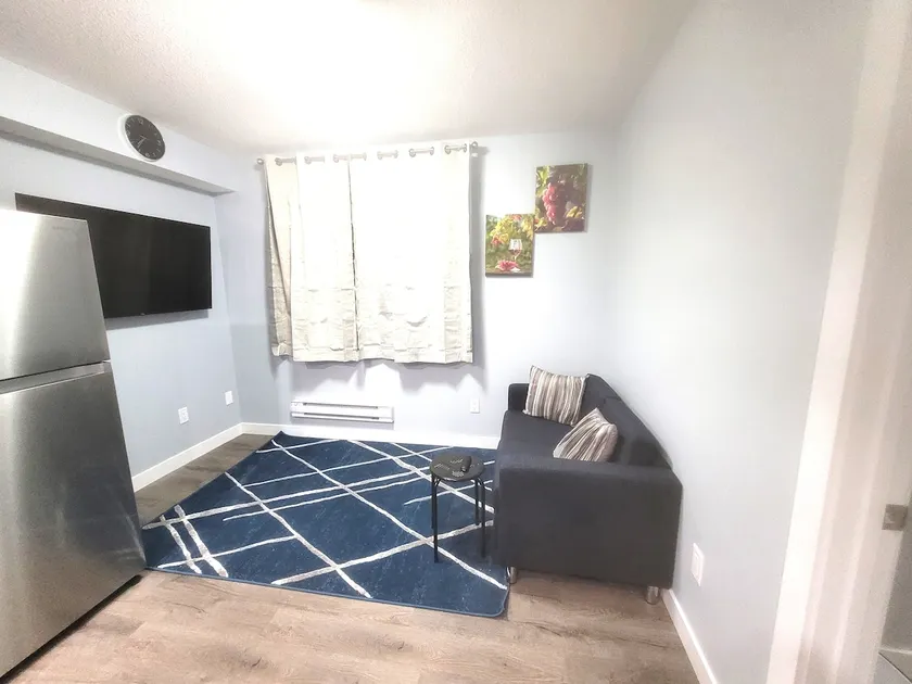Oasis Court - Image 1