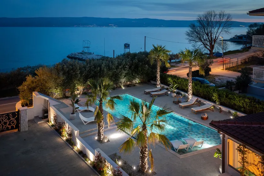 New Luxury Beach Villa - Image 1