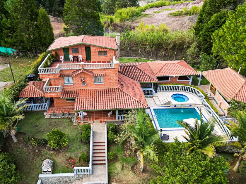 Finca Siberia - 10 minutes from the airport - Image 1