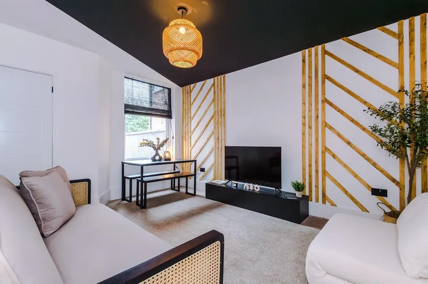 4 Bedroom House Eccles - Image 1