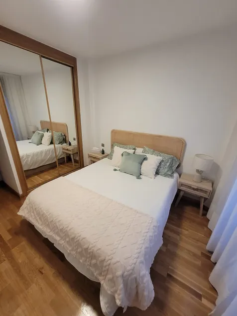 Full equipped flat with pool in Madrid - Image 1
