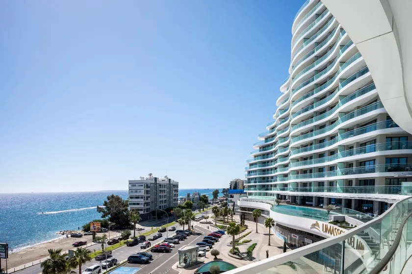 Del Mar Beachfront 'C' 2 Bedroom Residence - Image 1
