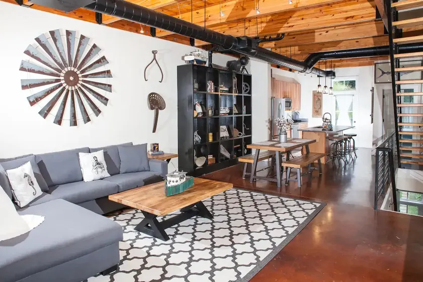 Near Pool Shops Restaurants~Prestigious Habersham! - Image 1