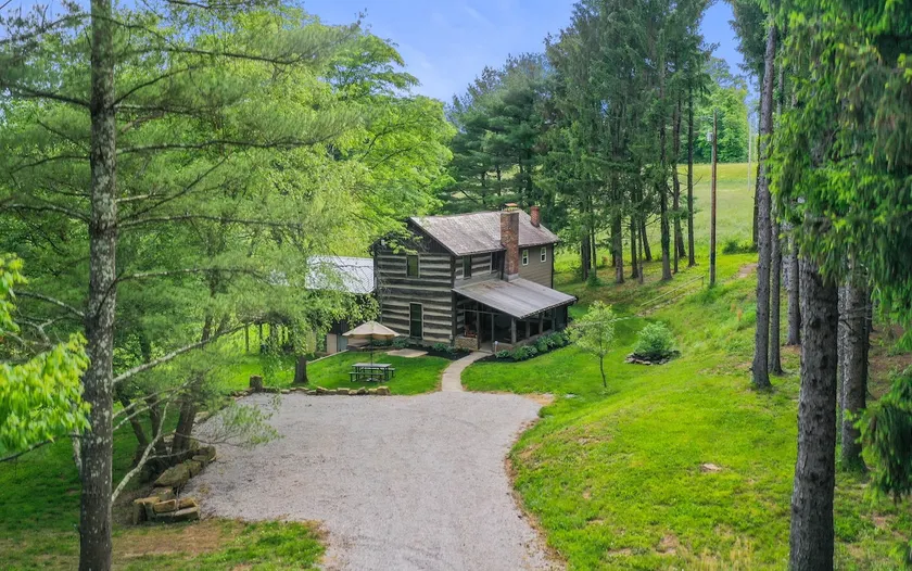 Settlers' Retreat Cabin - Image 1