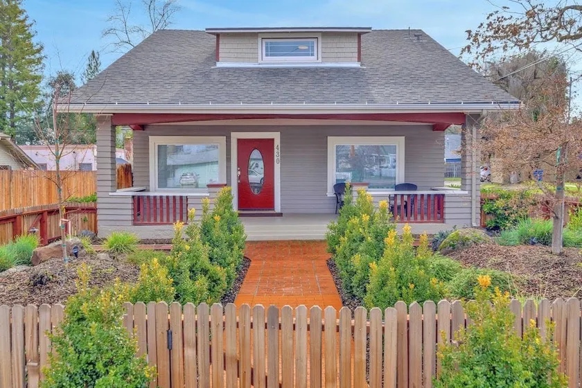 Home Squared-Downtown with Fire Pit - Image 1