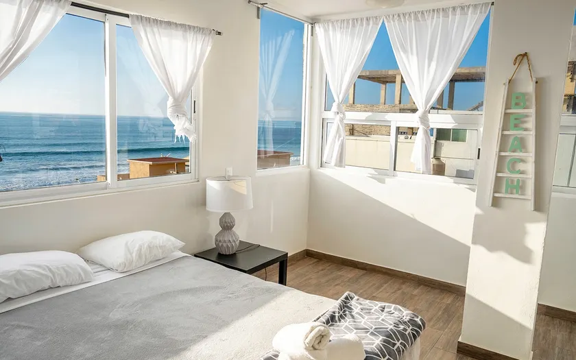 Breathtaking BEACH VIEW 1BD adorable LUX + AC/HEAT - Image 1