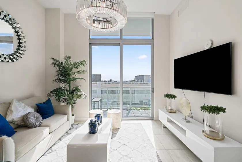 Modern Design District Condo, Balcony, Pool, Gym - Image 1