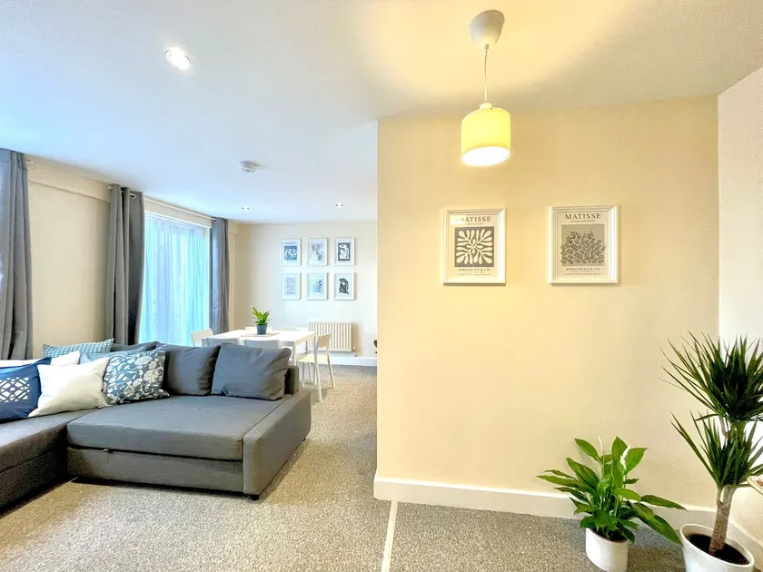 Peaceful Flat Near City Attraction - Image 1