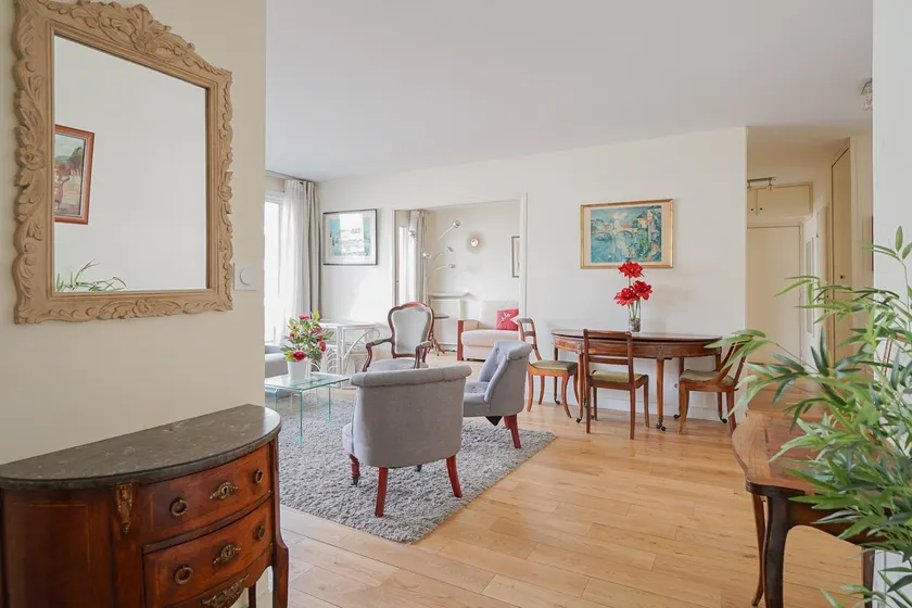 Parisian Elegance and Charm - Image 1