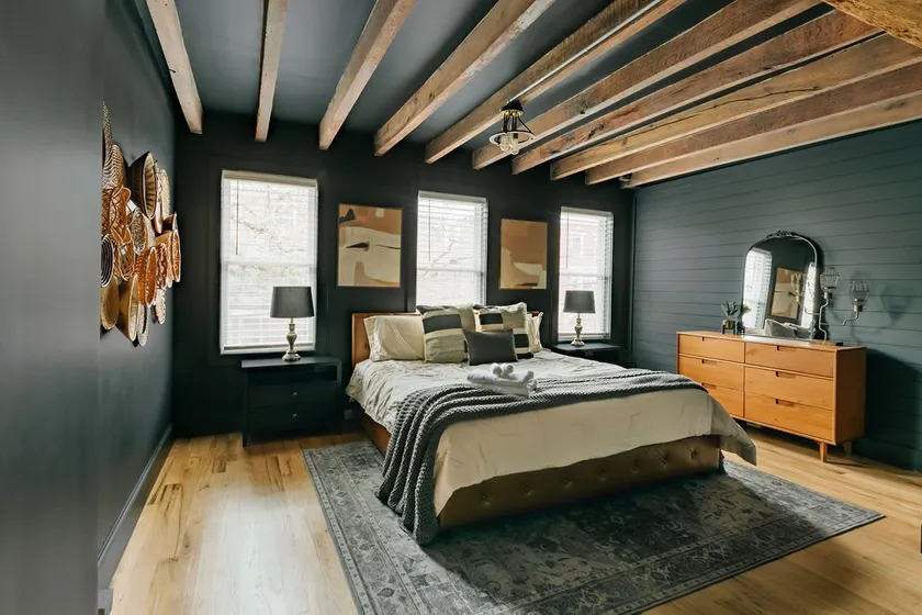Stunning 5 BR -Heart of Downtown - Image 1