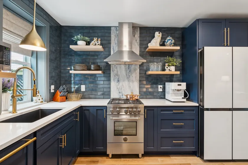 Award Winning Luxury Carriage House! - Image 1