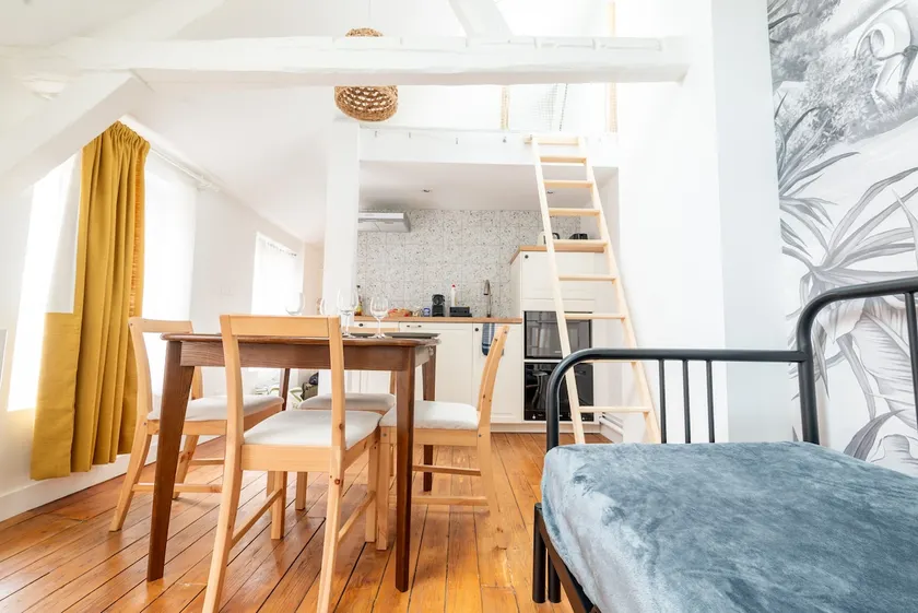 Beautiful Townhouse – Independent & secure - Image 1