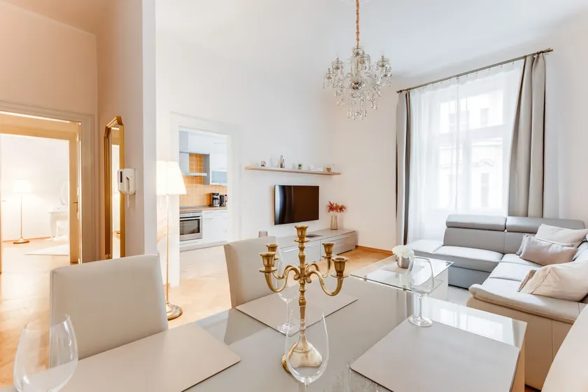 Old Town Royal Two Bedroom Apartment - Image 1