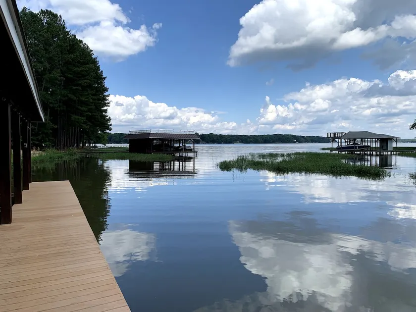Lake Front/Quiet Cove/Boat Parking & Access - Image 1