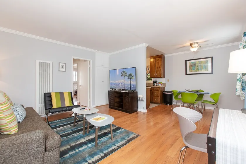 Trendy Sun-Drenched 2 Bdrm Flat - Image 1